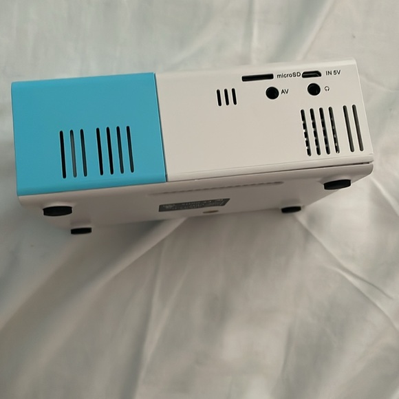 Projecter - Picture 3 of 6